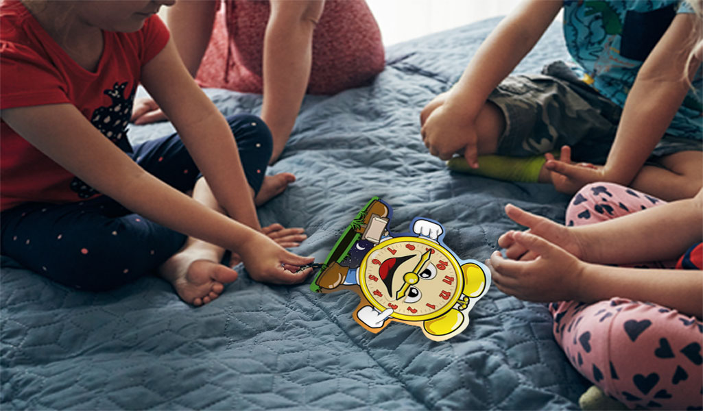 Kinder mit Lernuhr Willy Wecker
